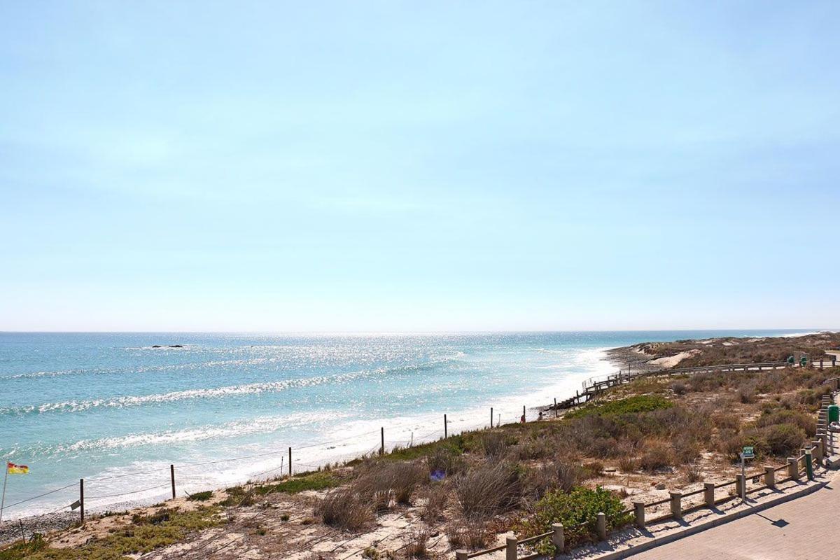 Eden On The Bay 118 By Hostagents Apartment Bloubergstrand Exterior photo